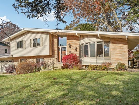 2205 Argonne Dr NE, Columbia Heights, MN 55421