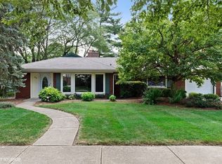 836 S Waiola Ave, La Grange, IL 60525