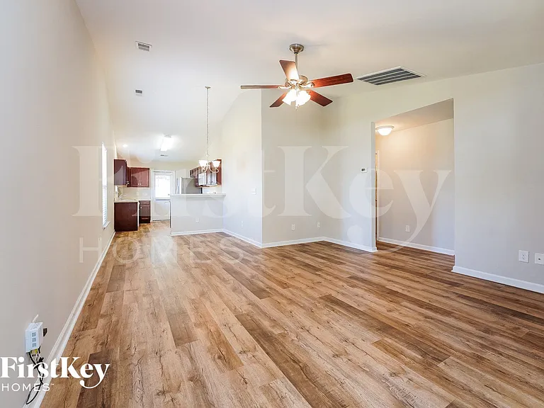 134 Coosawatchie St — Photo 3