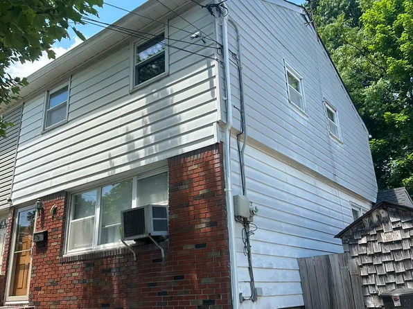 13 Zoe St, Staten Island, NY 10305
