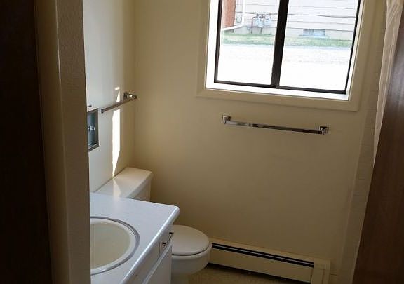 5th image of 111 21st St W #11