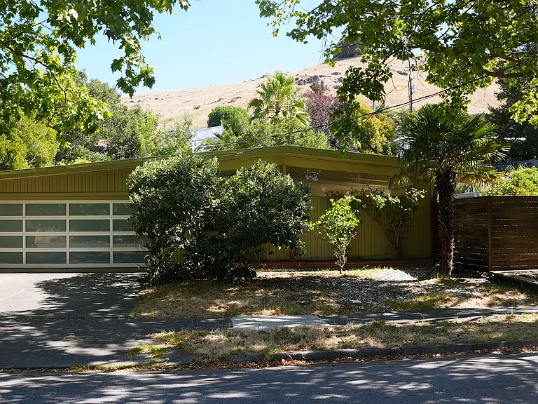 678 Las Colindas Rd — Photo 1