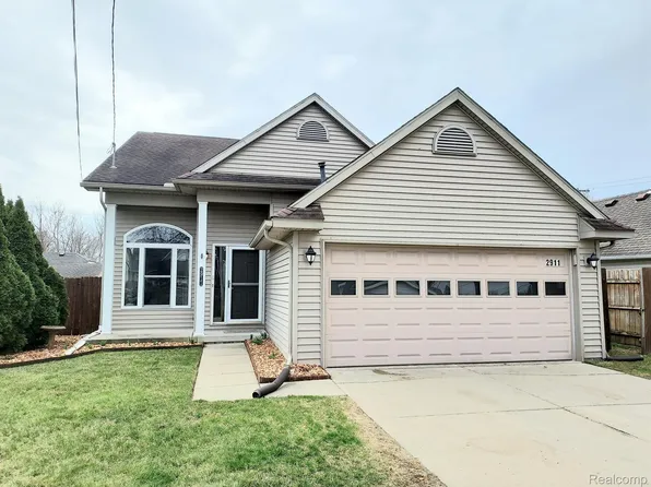 2911 Cordell Ave, Keego Harbor, MI 48320