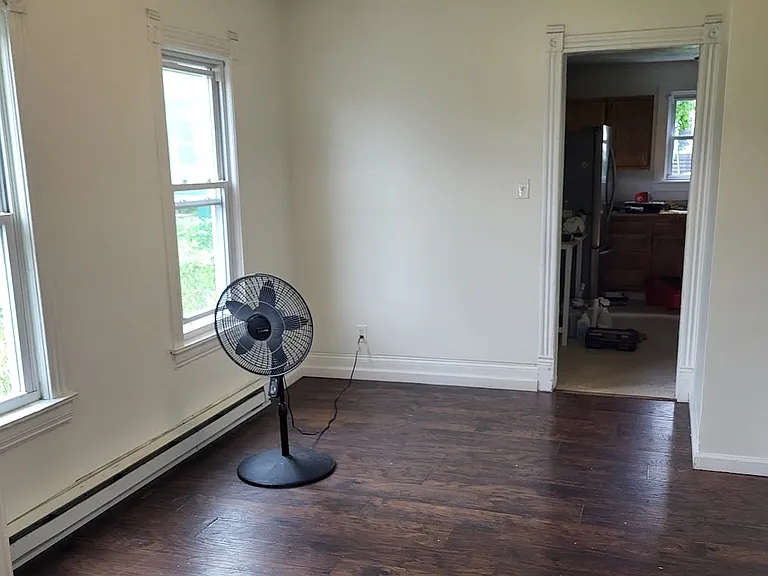 138 Caroline Ave — Photo 3
