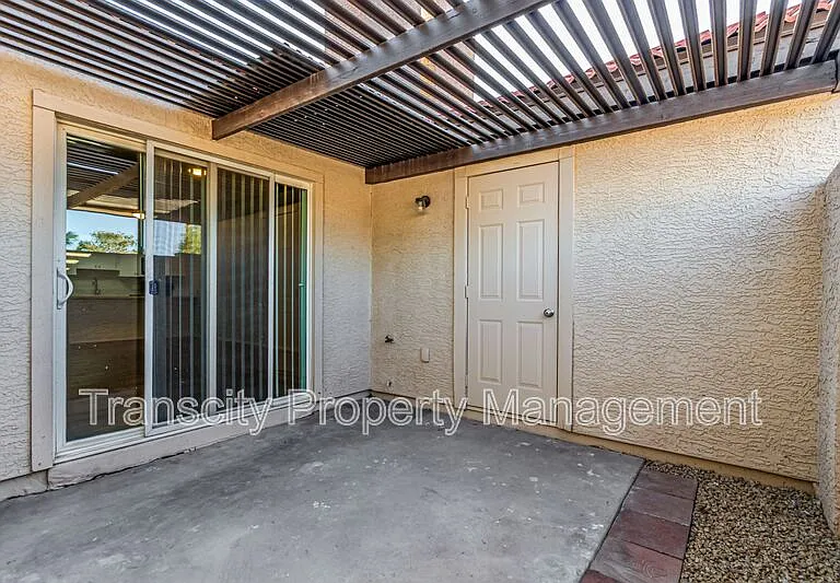 2143 E Center Ln #2 — Photo 21
