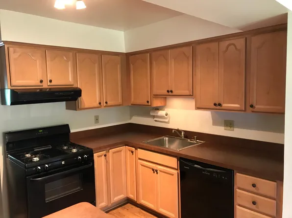 41634 Bedford Dr, Canton, MI 48187