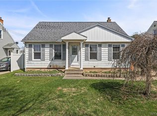 201 E Melcourt Dr, Cheektowaga, NY 14225