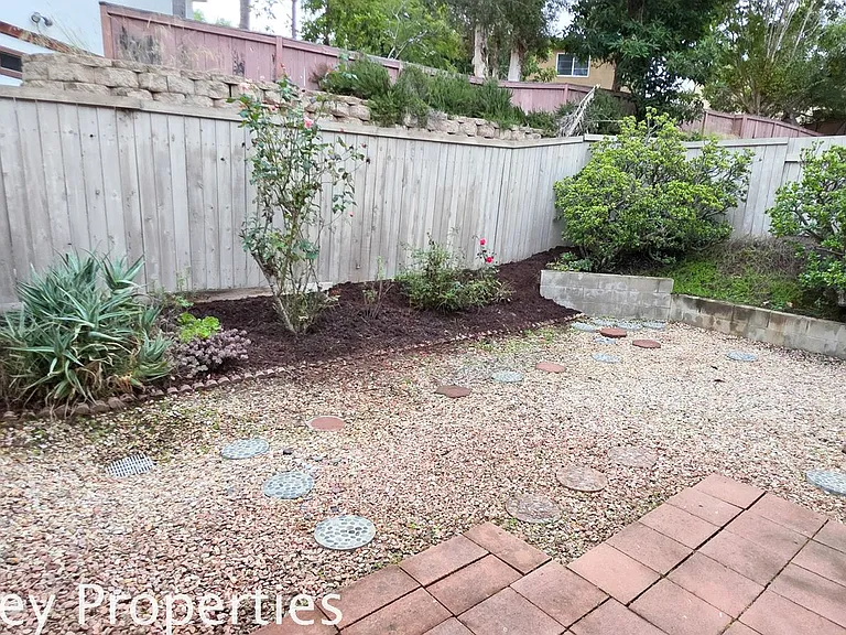 410 Ferrara Way — Photo 23