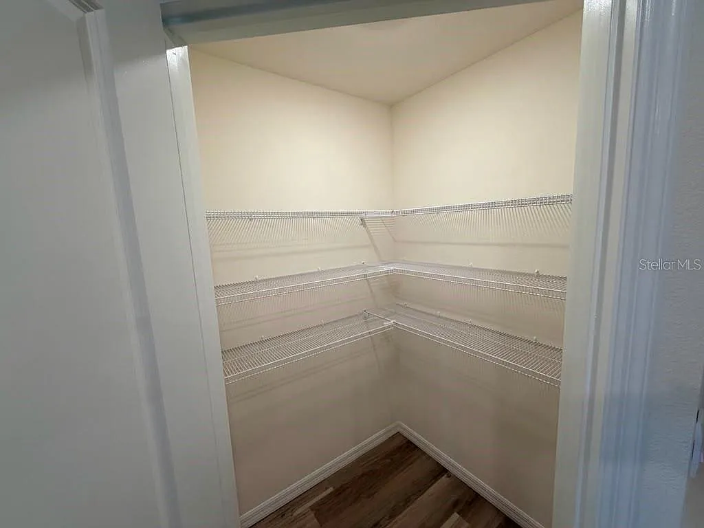 4 bed, 2.0 bath, 1828 sqft, $2,350 — Photo 4