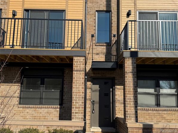 33112 Grand River Ave