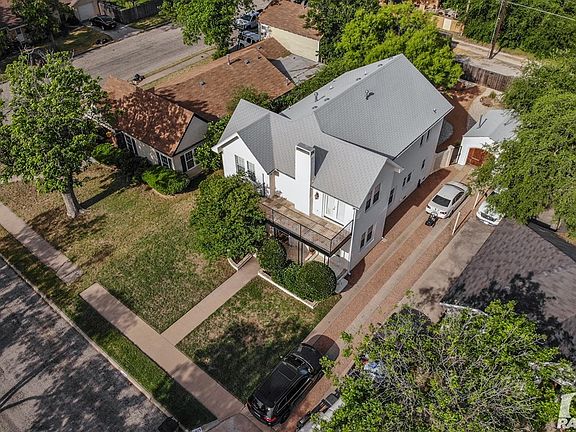 2nd image of 1423 S Park St