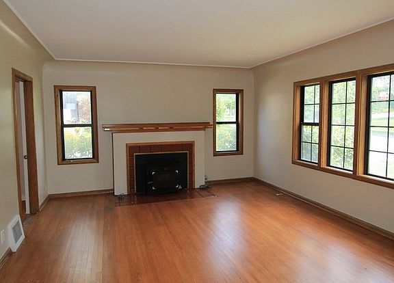 2nd image of 1343 E Princeton Ave
