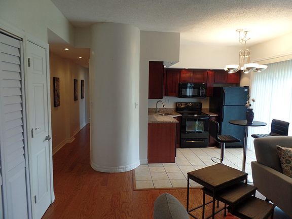 4th image of 529 Whittier St