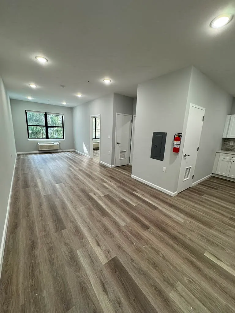 1 bed, $2,045 — Photo 4