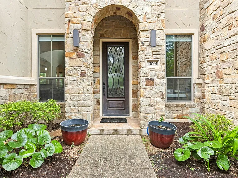 13001 Medina River Way — Photo 24