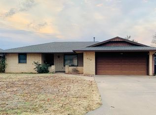 110 N Burdel Ln, Enid, OK 73703