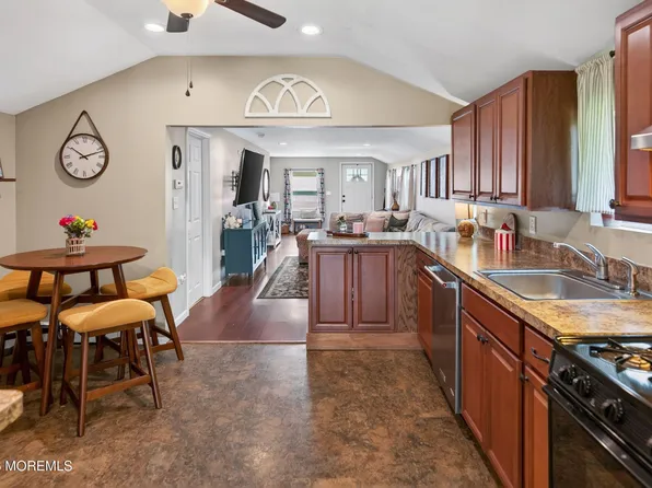 758 Monmouth Parkway, North Middletown, NJ 07748