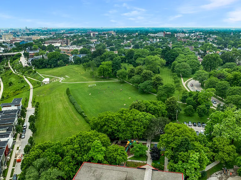 Kadish Park & The Oak Leaf Trail. Great Walkability w/ Popular Parks & Green Spaces Nearby!