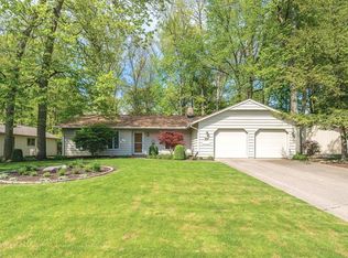 6029 Creekside Ln, North Ridgeville, OH 44039