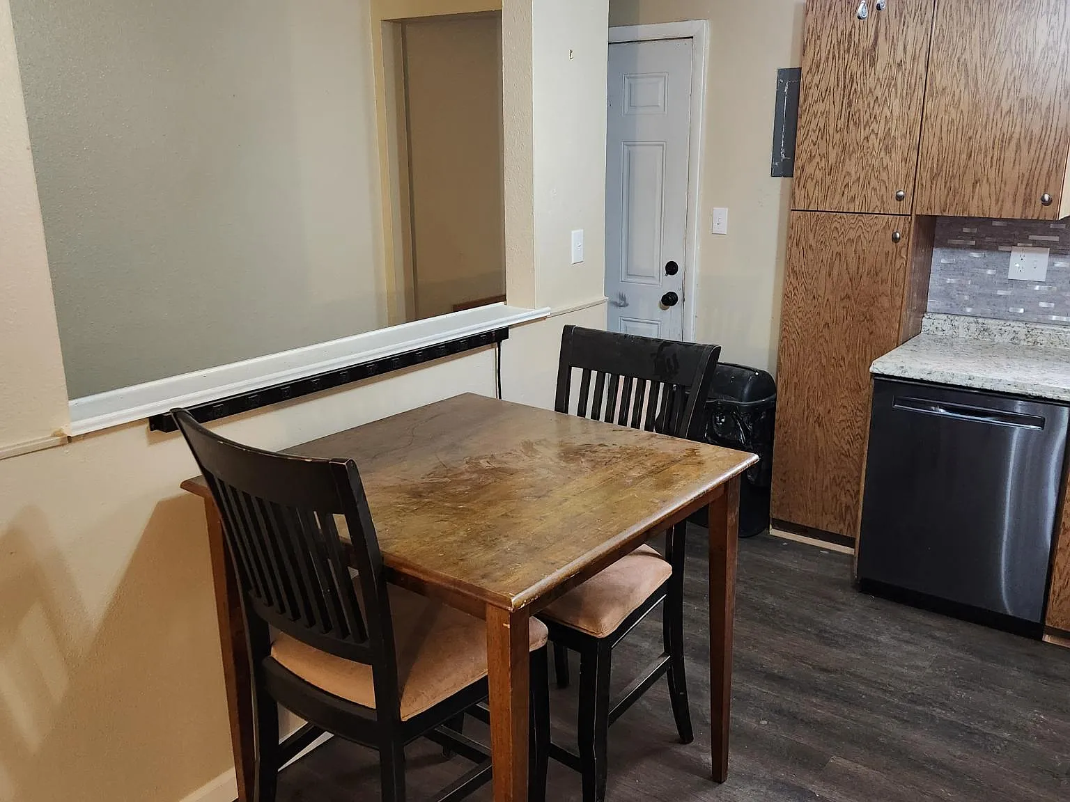2418 Burnett Rd — Photo 3