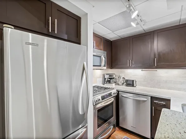 187 Wayne Street image 2 of 27