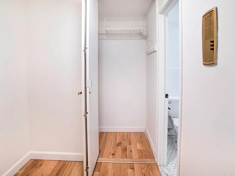 330 E 49th St #Townhouse 2 — Photo 6