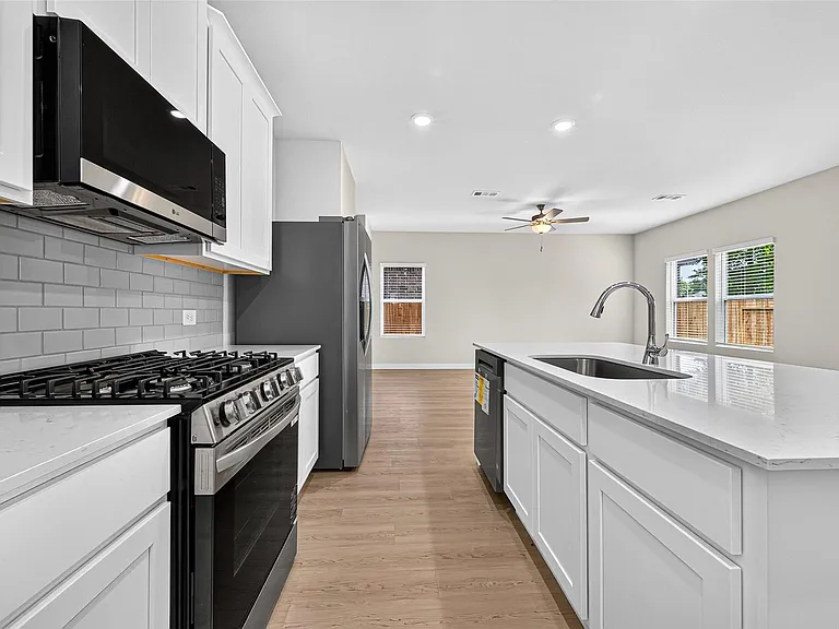 186 Valiant Ridge Trl — Photo 7