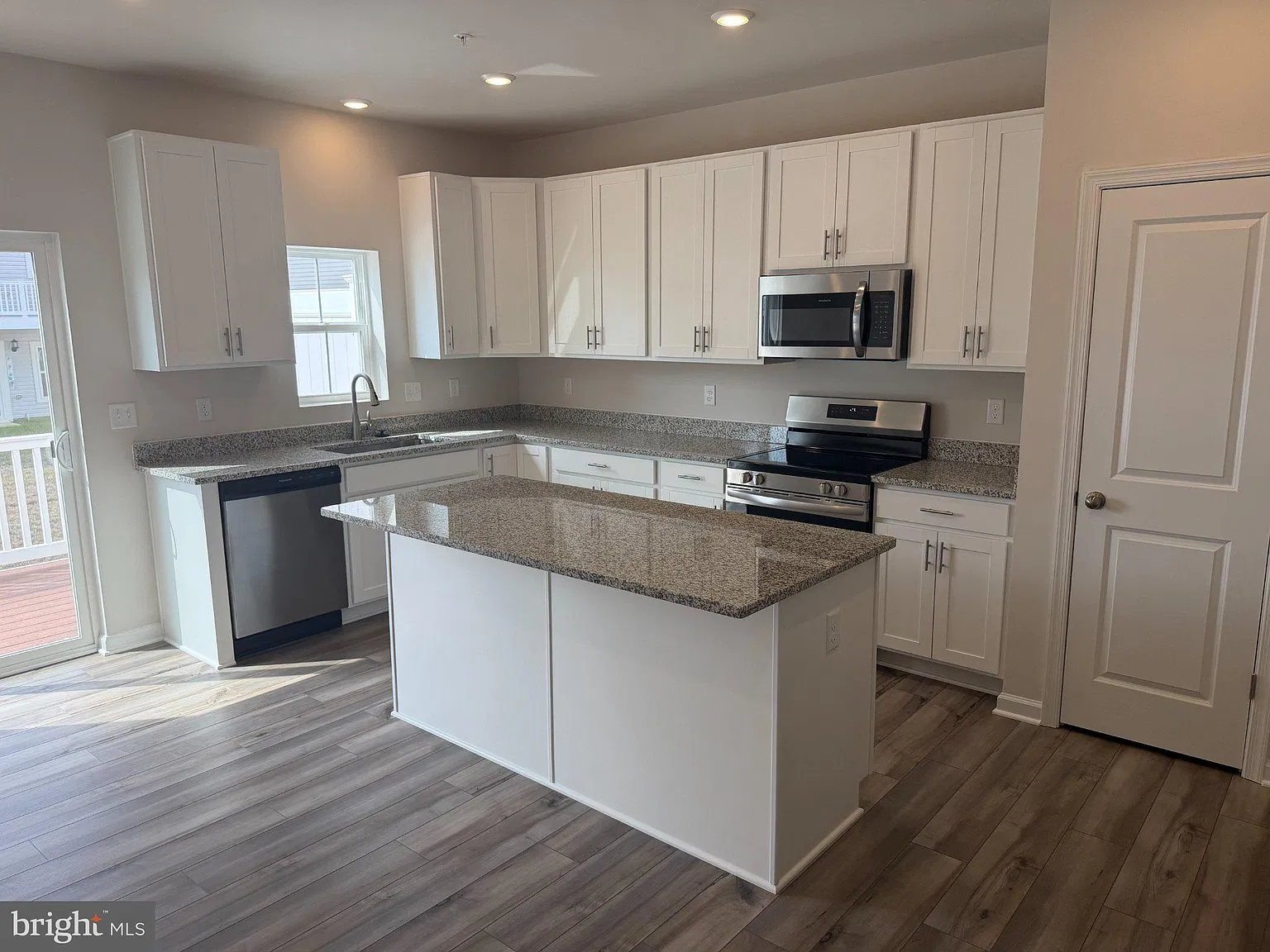 3 bed, 3.5 bath, 1871 sqft, $3,500 — Photo 3