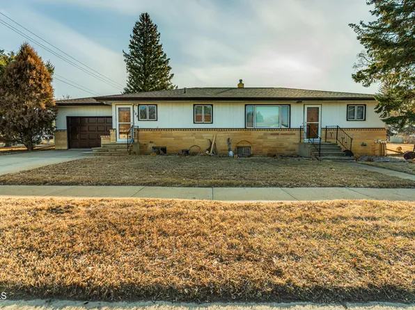 108 4th Ave SW, Beulah, ND 58523