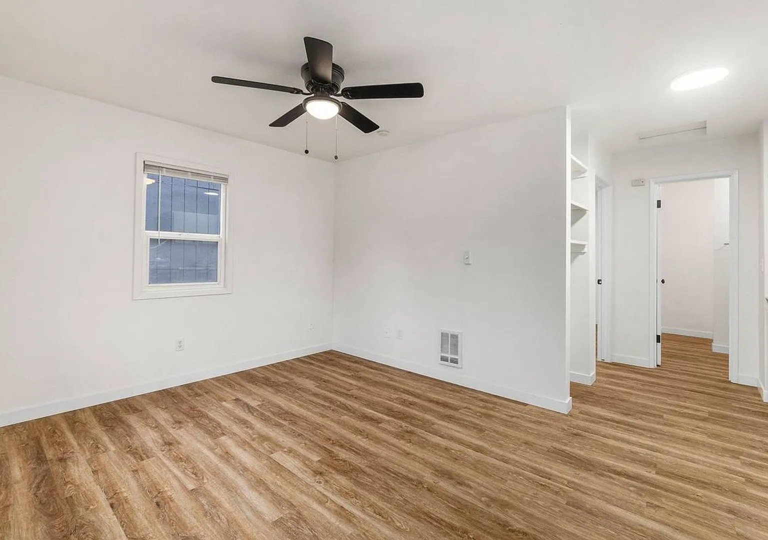 Emerald Greens Apartments — Photo 4