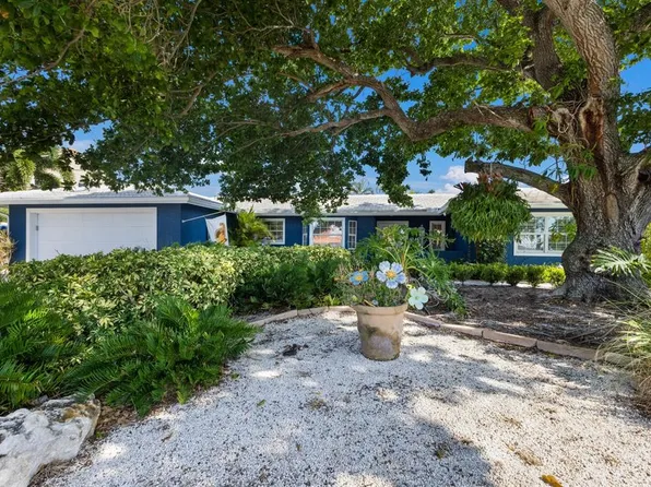 635 Dundee Ln, Holmes Beach, FL 34217