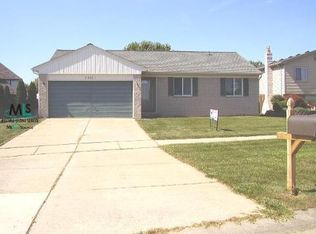 45281 Plum Grove Dr, Macomb, MI 48044