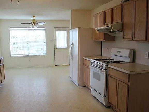 3rd image of 6403 Linden Knoll Ln