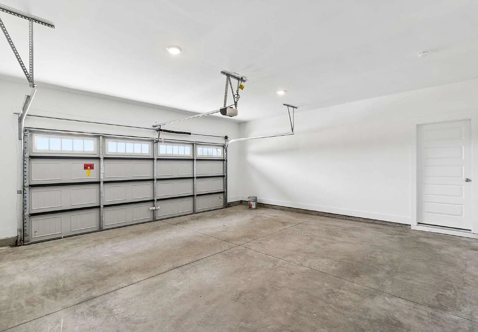 3 bed, 2.5 bath, 1400 sqft, $2,300 — Photo 3