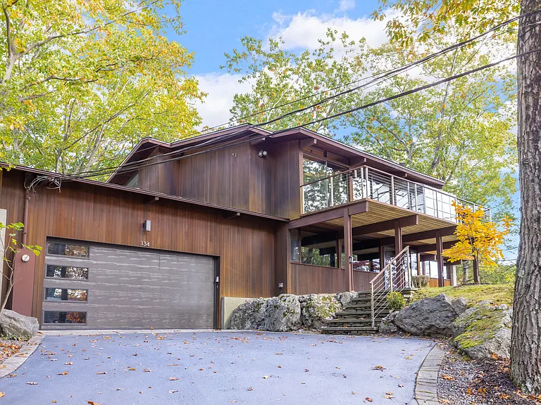 134 Rangeley Rd — Photo 1