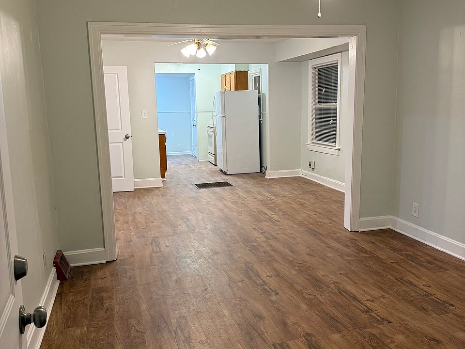 1st image of 2808 E 8th St