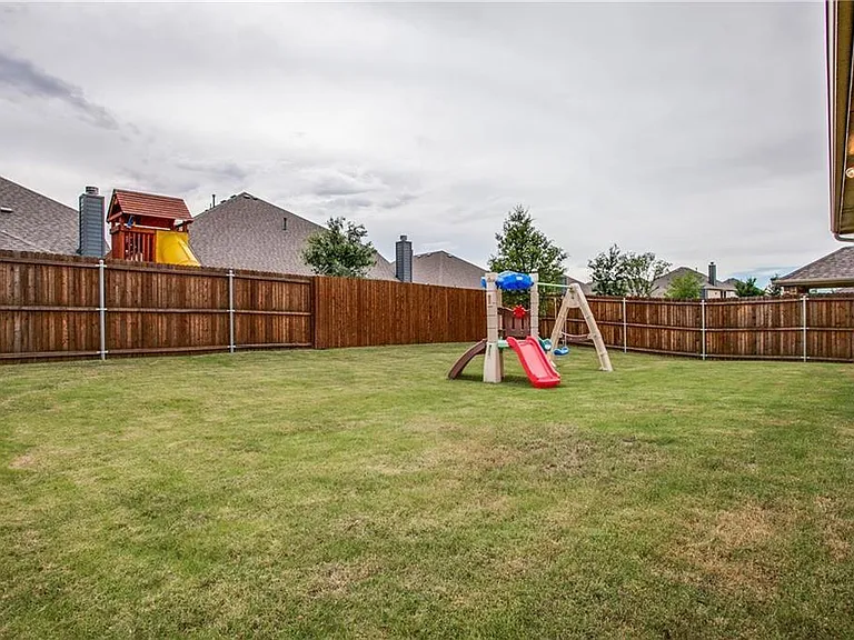 300 Rugby Ln — Photo 20