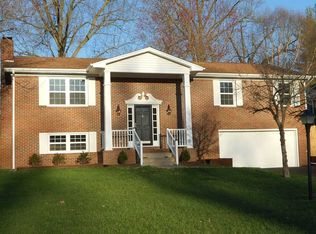 525 Oakcrest Dr, Paducah, KY 42001