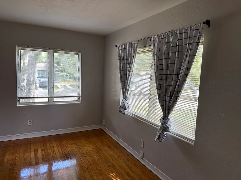 1204 Elmwood St #1204 — Photo 3