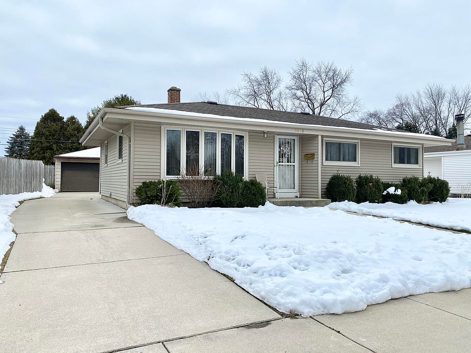 2nd image of 2819 Lincolnwood Dr