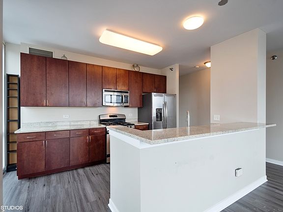 4th image of 757 N Orleans St APT 807