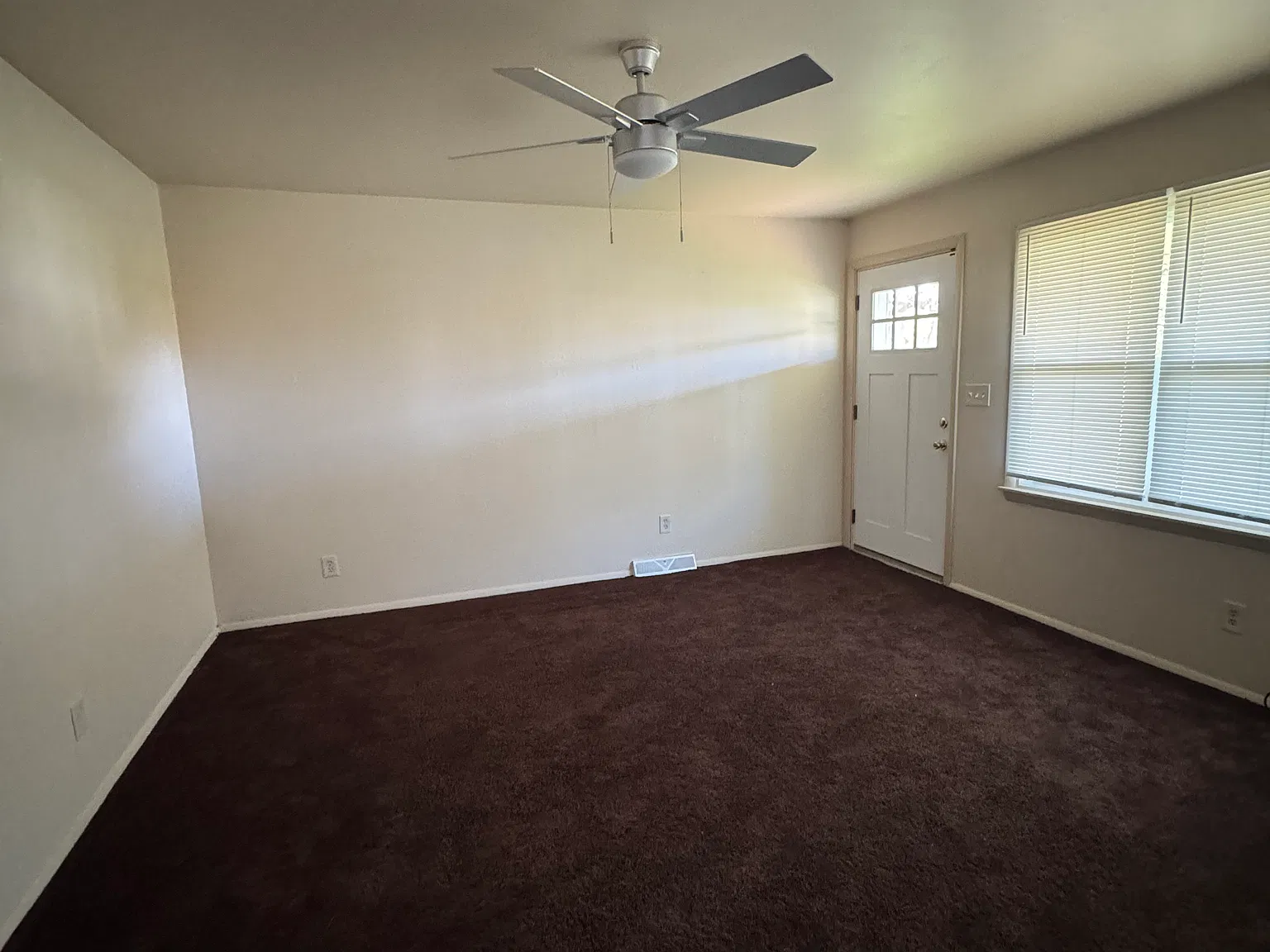 3 bed, 936 sqft, $1,250 — Photo 3