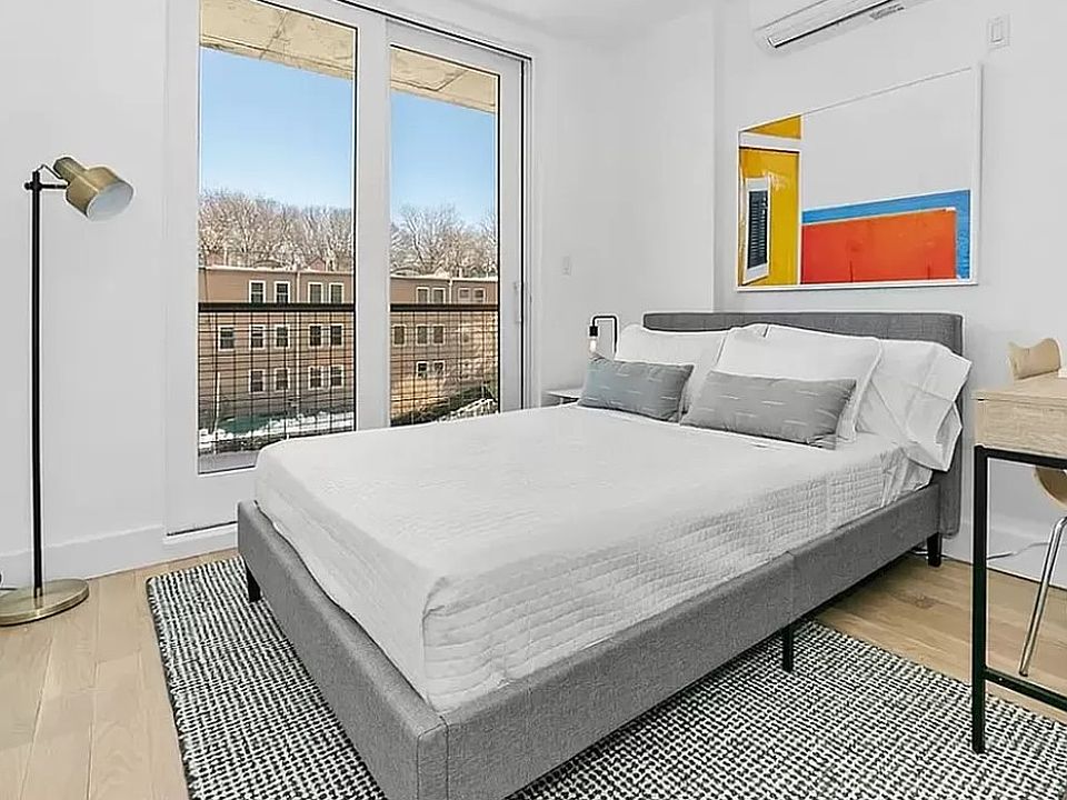 1st image of 10 Lexington Ave APT 3N