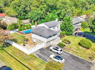 2 Amherst Lane, Smithtown, NY 11787