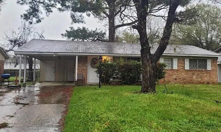 1st image of 3418 Valley View Dr