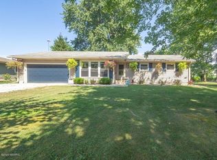 15141 Algonquin Rd, Three Oaks, MI 49128