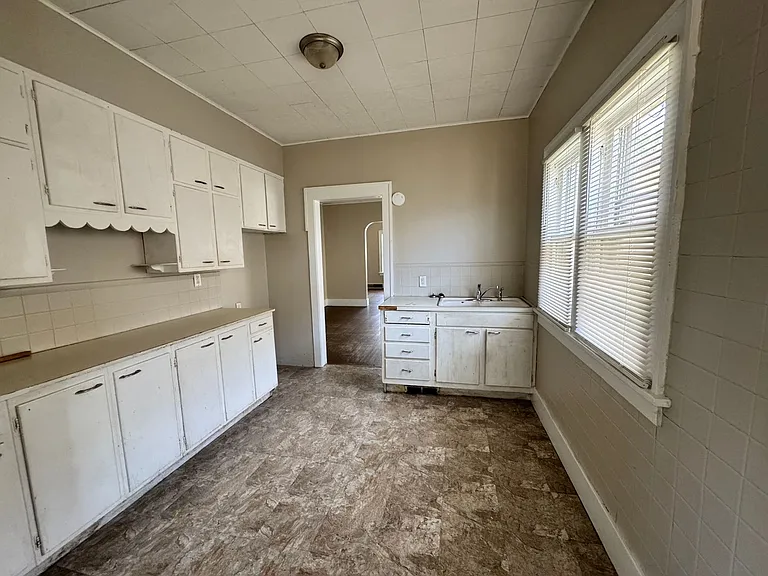 1204 Glenhurst Ct — Photo 4