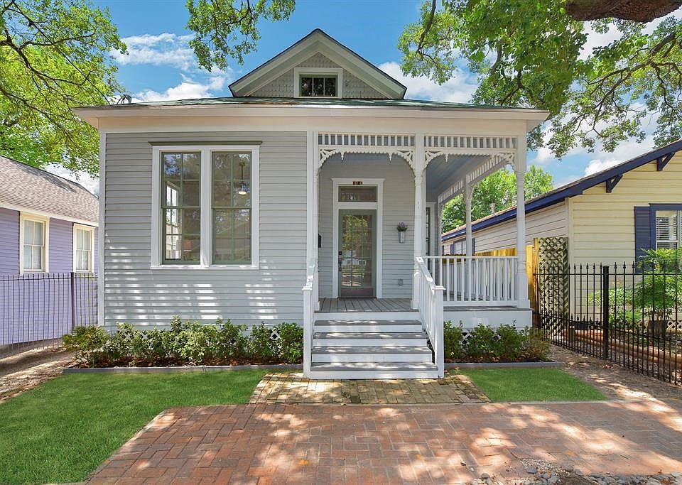 Recently completed construction. Only a few minor details and you can move into this sweet home!