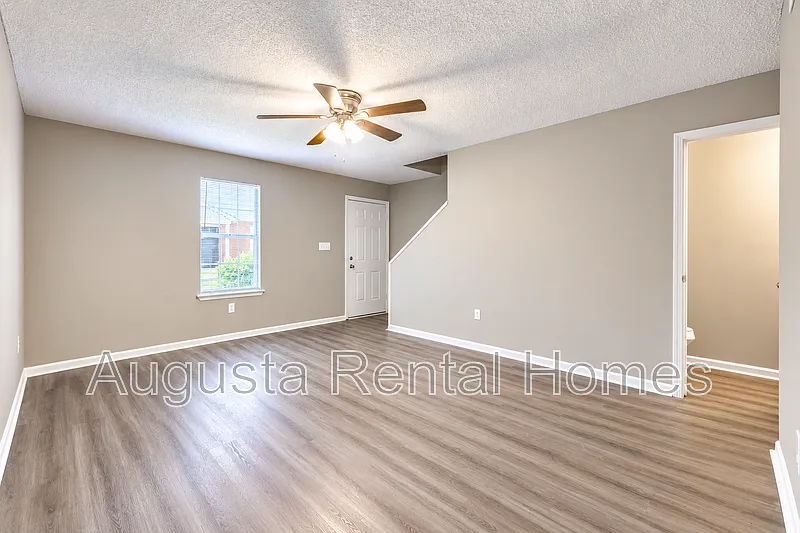 2 bed, 1.5 bath, 1005 sqft, $950 — Photo 4
