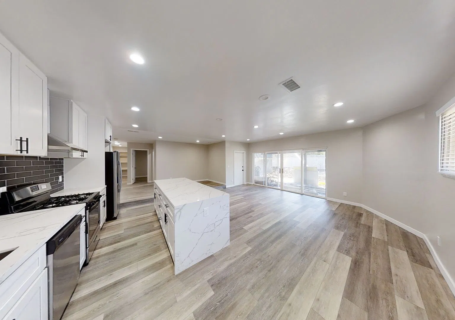 4BD/2 BA Close Walk to Campus — Photo 4